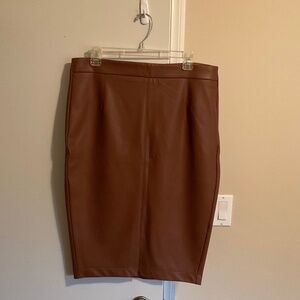 NWT Faux Leather skirt Reitmans Signature. Tan /caramel Colour. Size 14